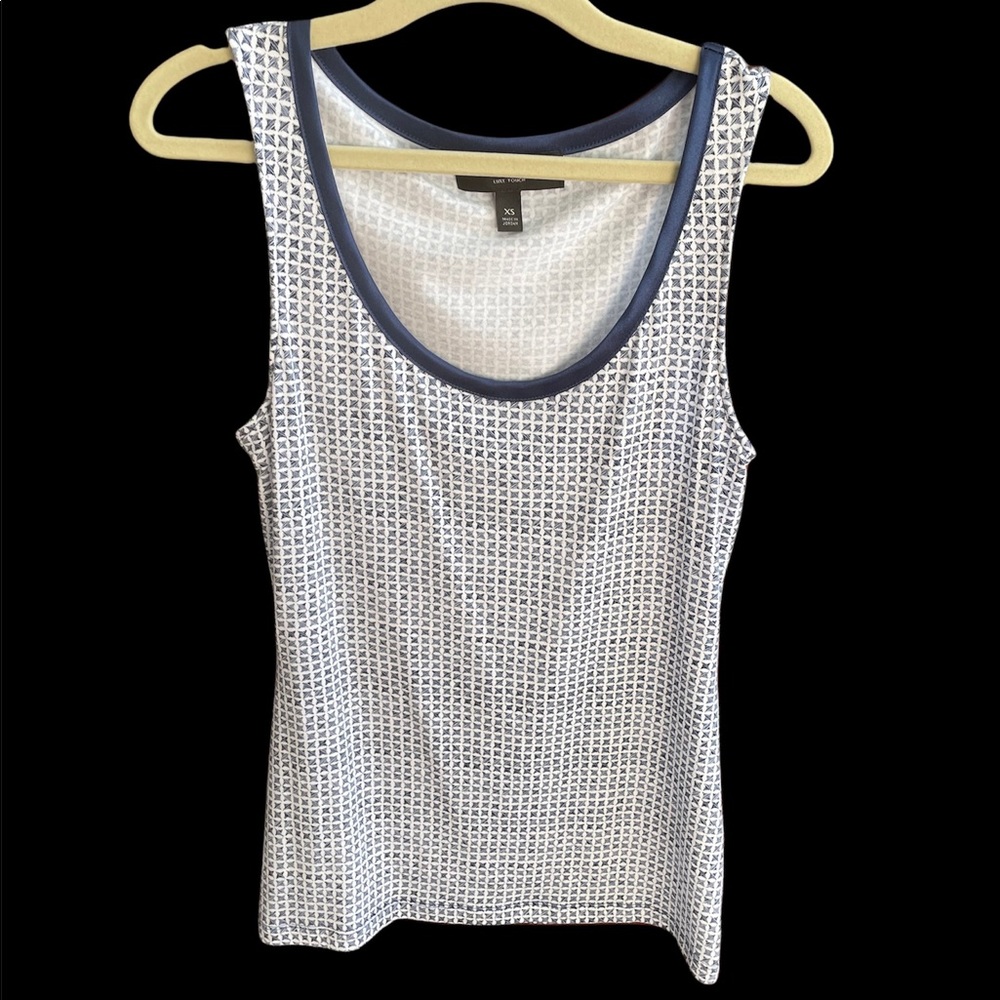Banana Republic Luxe Touch XS low scoop sleeveless top blue & off-white pattern